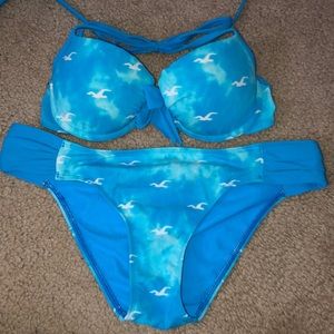 Hollister bikin